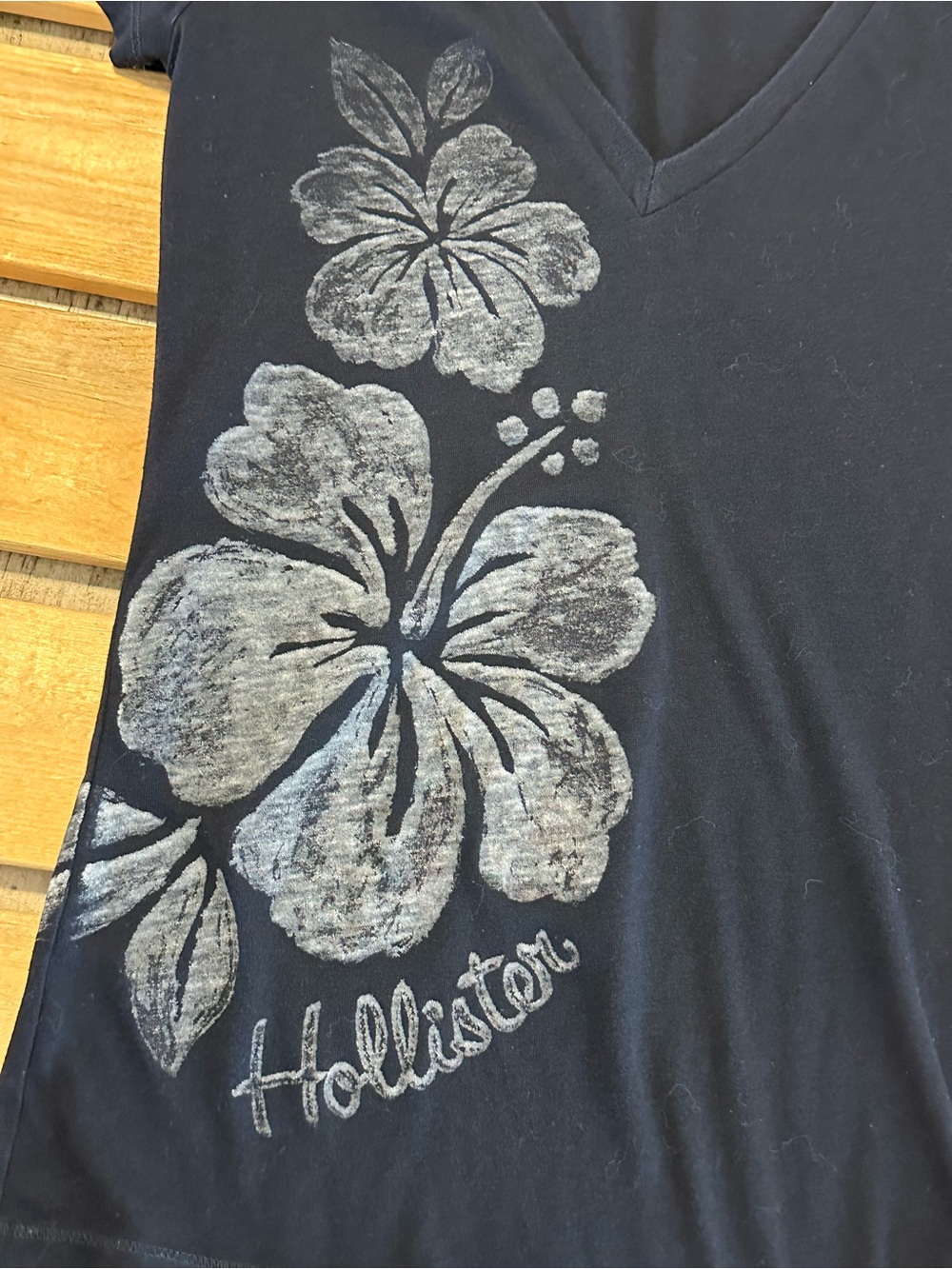 Vintage Y2k Hollister Graphic Tee With Hibiscus Flower navy blue size small - Picture 5 of 6